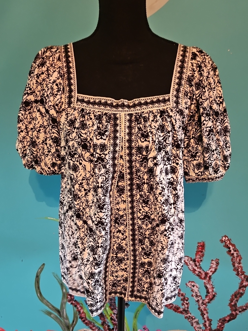 Black and White Floral Square-Neck Women’s Top
